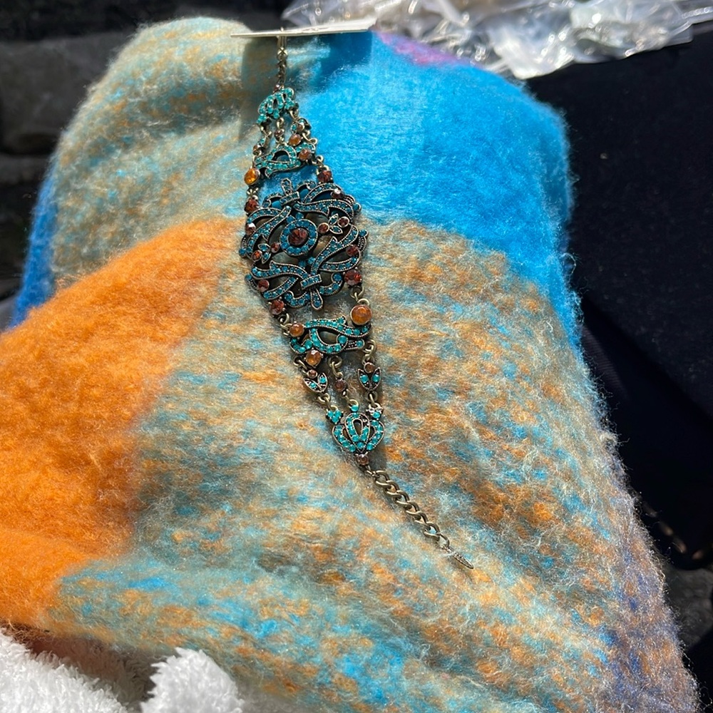 Adjustable bracelet, or hairpiece